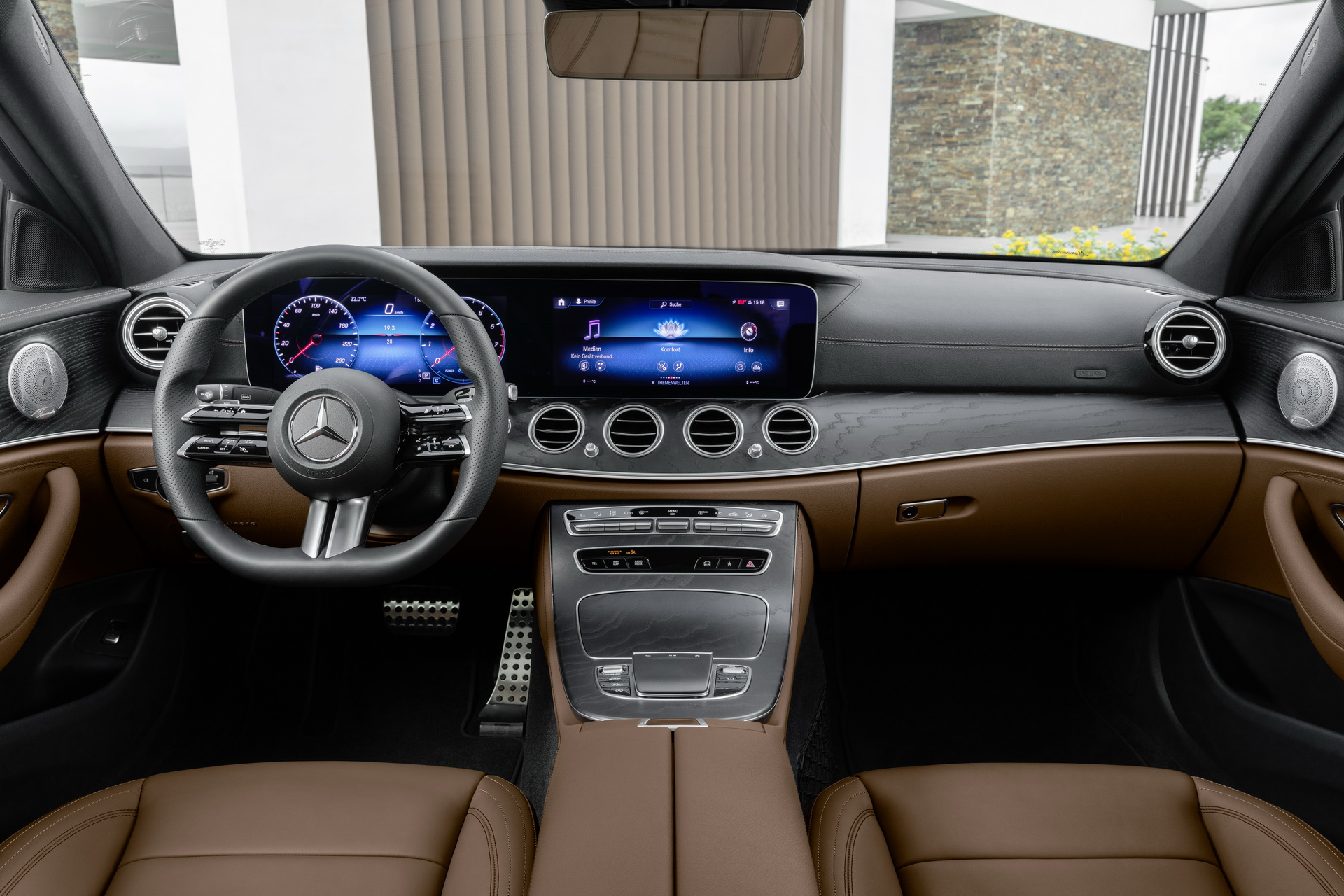 MercedesBenz EClass 2020 nâng cấp ngoại hình điệu đà hơn